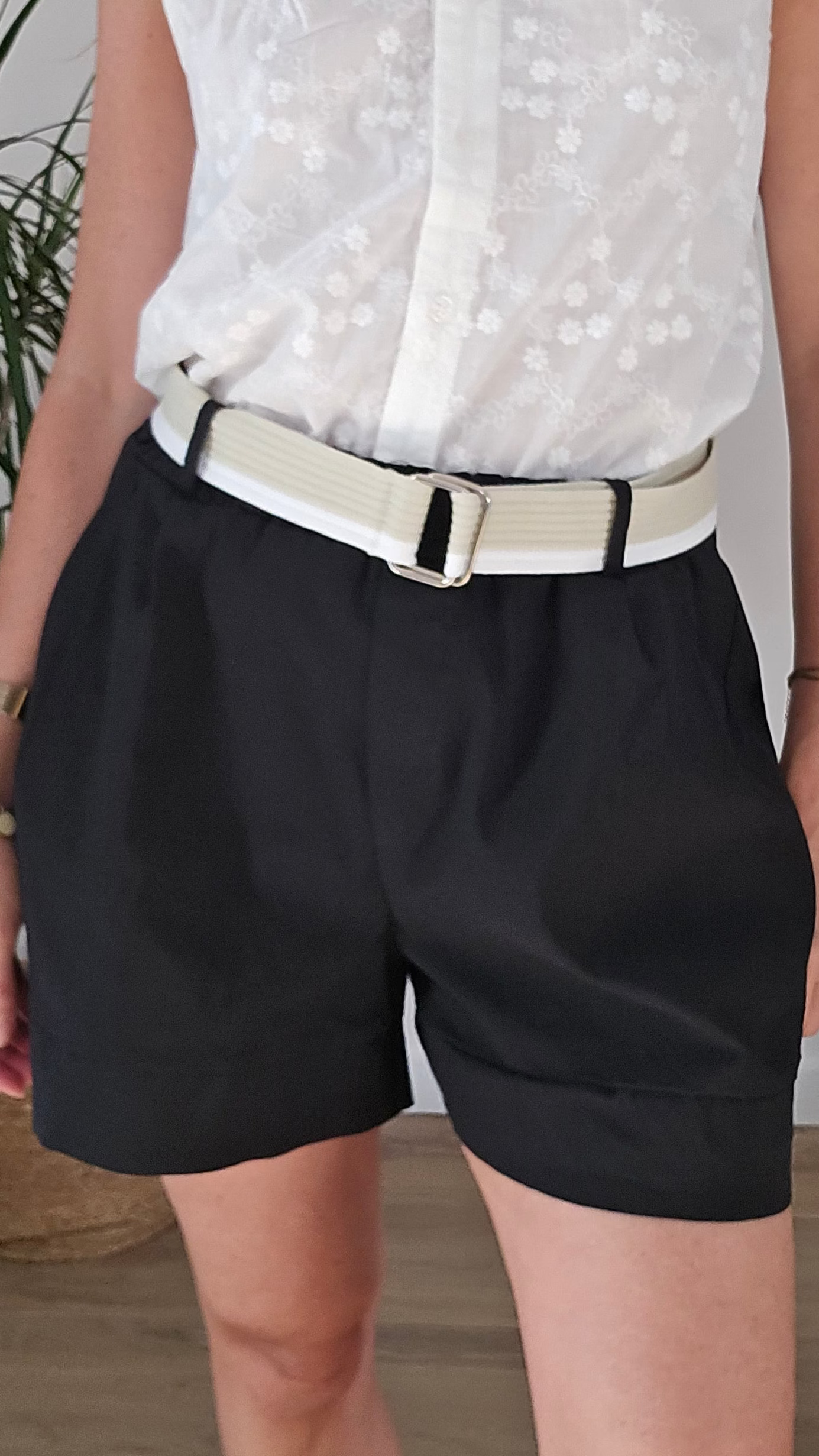 SHORT CAPRI
